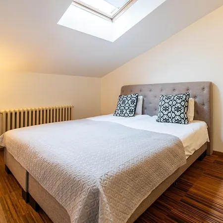 P32 - Boutique Center *