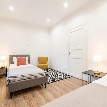 P32 - Boutique Center * Reval