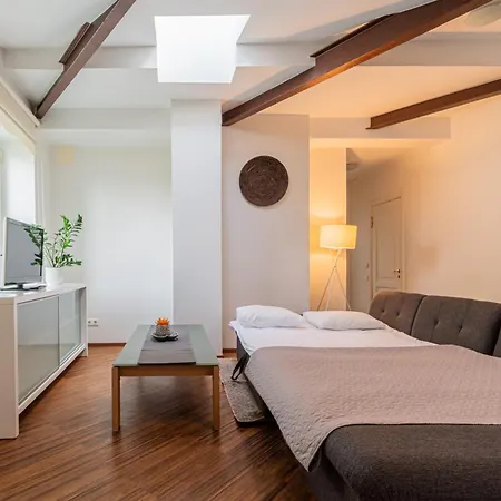 P32 - Boutique Center Apartment