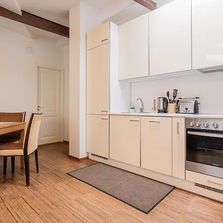 P32 - Boutique Center * تالين