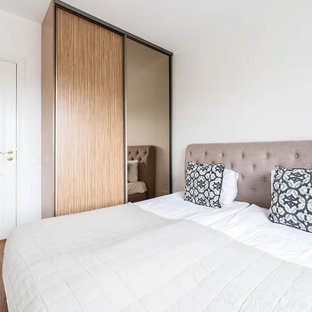 P32 - Boutique Center *