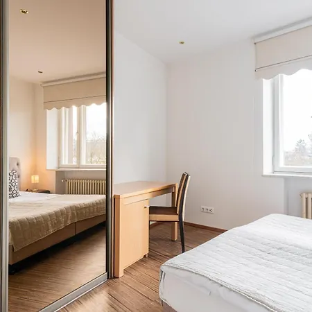 P32 - Boutique Center *