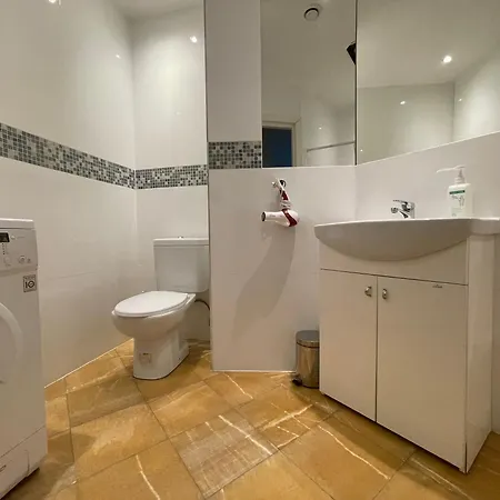 P32 - Boutique Center