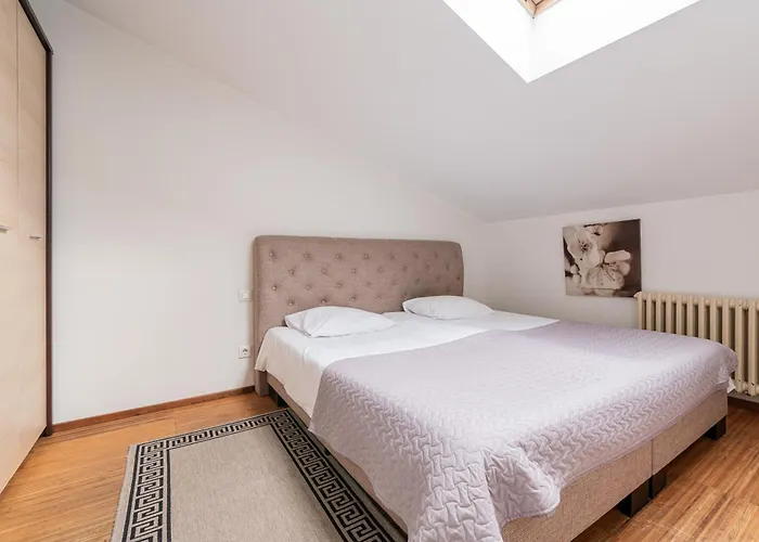 P32 - Boutique Center *