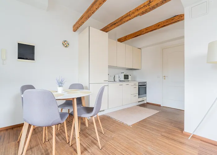 P32 - Boutique Center *