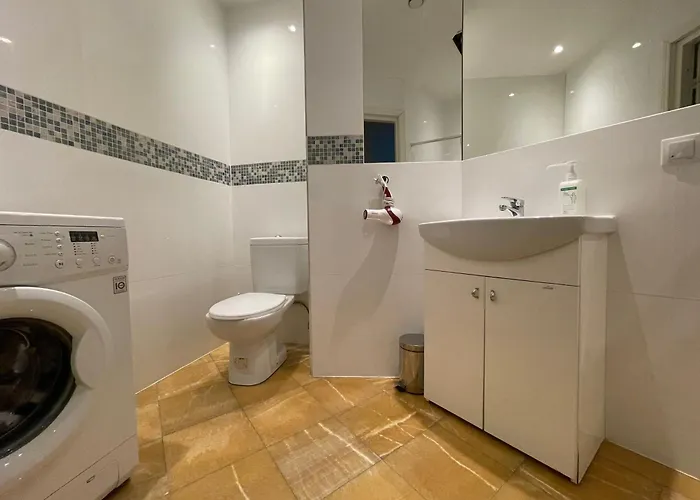 P32 - Boutique Center