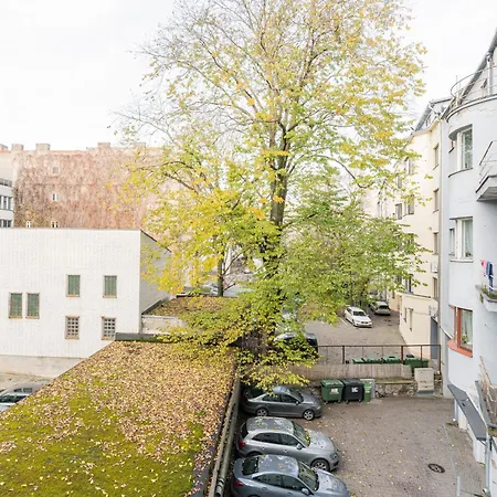 P32 - Boutique Center * تالين