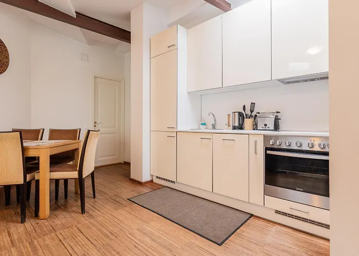 P32 - Boutique Center * تالين