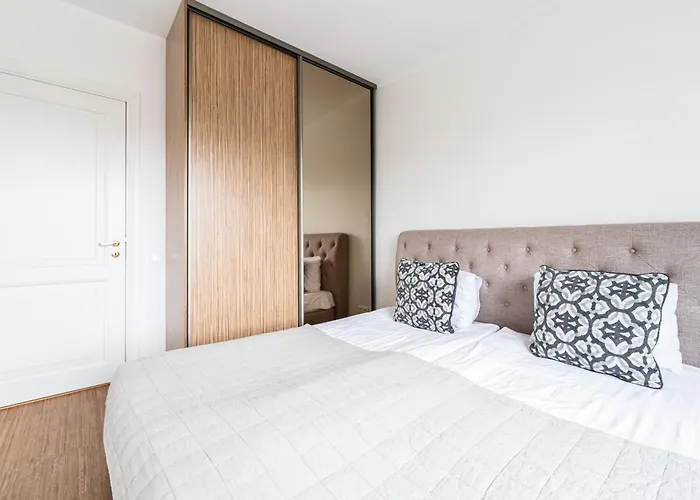 P32 - Boutique Center *