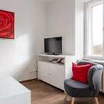 P32 - Boutique Center *